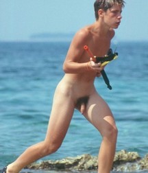 seaside nudism 5af70d906788c.jpg