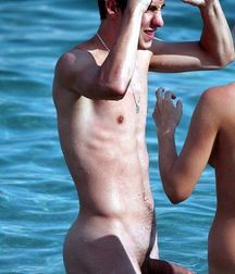 seaside nudism 5af70d9367437.jpg