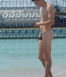 seaside nudism 5af70daf71267.jpg