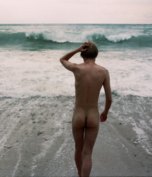naked in the waves of the sea 5afb148f7d7d5.jpg