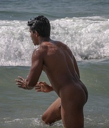 naked in the waves of the sea 5afb14a5f0cb5.jpg