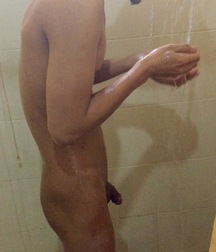 Asian boys in shower 5afd88023a0af.jpg
