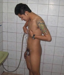Asian boys in shower 5afd88102a42a.jpg