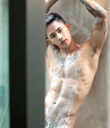Asian boys in shower 5afd8813577ad.jpg