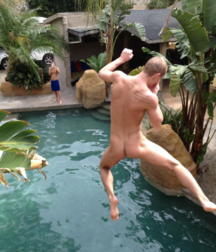 dive all naked 5b0055db190b8.png