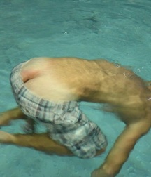 the ass emerges from the water 5b02ea00dc66d.jpg