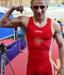 wrestlers 5b06e07b9fe43.jpg
