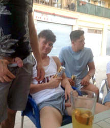 drink beer with friends 5b08447365152.jpg
