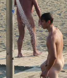 a shower in the garden 5b100e31a278d.jpg