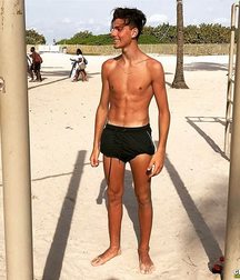 hot and beautiful guys 5b117c741c72e.jpg
