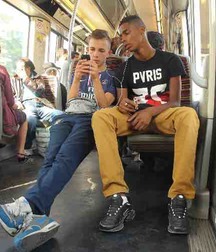 hot friends 5b13af9d0c5bd.jpg