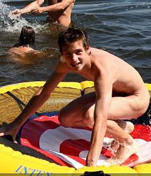 funny straight guys 5b201b80c138c.jpg