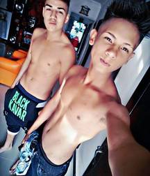 couple of friends 5b218f137d131.jpg