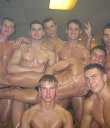 friends take a shower 5b2df6ba79c06.jpg