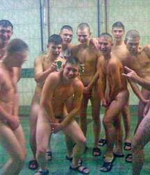 friends take a shower 5b2df6bc29e3c.jpg