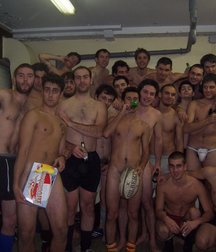 friends take a shower 5b2df6c08d43b.jpg