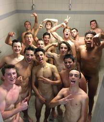 friends take a shower 5b2df6c7310d6.jpg