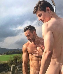 the gay shower 5b3b91826f8d1.jpg