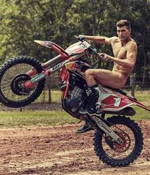 on motorcycles but naked 5b3f840f4a5cc.jpg