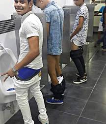 I have to pee 5b40ab1c88759.jpg