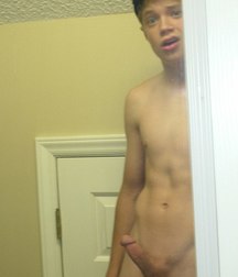 naked at home 5b577fd134289.jpg