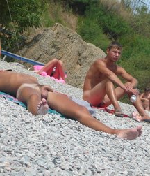 lying down to get a tan 5b5ef9e22c5a3.jpg