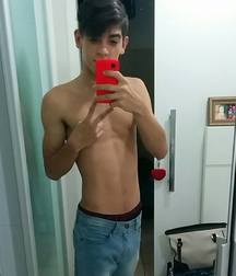 selfies boys 5b5efa7ed8258.jpg