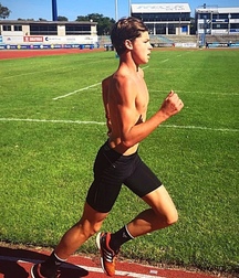 sexy sports guys 5b64594578205.jpg