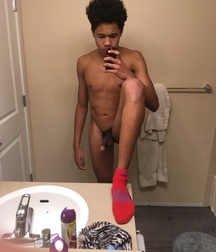 selfies with raised leg 5b6534dbad775.jpg