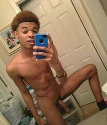 selfies with raised leg 5b6534ee2271c.jpg
