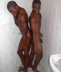 gay shower 5b692fe85b474.jpg