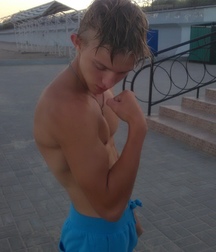 sensual chest 5b69304f7681b.jpg
