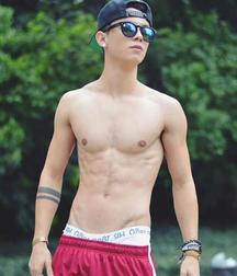 I love red pants 5b6f07efb4ba6.jpg