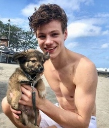 everyone has his puppy 5b732fa75de2c.jpg