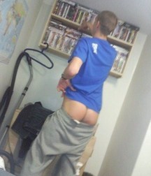 when the pants fall 5b7eb80e0461d.jpg