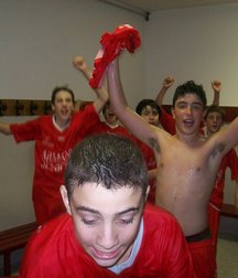 Photographs in the locker room 5b7eb85ca866e.jpg