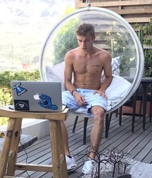 have fun with the computer 5b8064edb84e5.jpg
