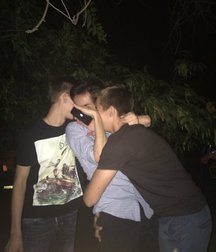 male kisses 5b8780c075364.jpg