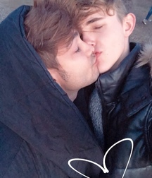 male kisses 5b8780d98a1fa.jpg