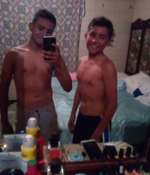 selfie among friends 5b8951d9ab7cd.jpg