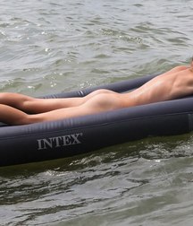float naked 5b9bb9b57b5d7.jpg