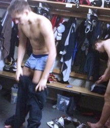caught in the locker room 5b9d1b5c4b123.jpg