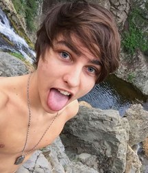 show me your  tongue 5ba4f10985878.jpg