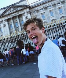 show me your  tongue 5ba4f10e9b3d3.jpg