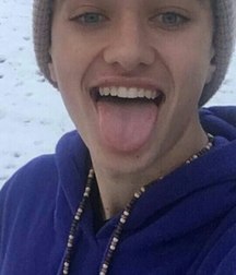 show me your  tongue 5ba4f1133af4d.jpg