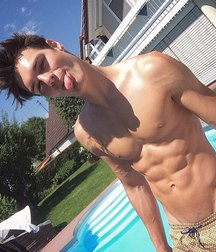 show me your  tongue 5ba4f11a3fcb5.jpg