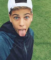 show me your  tongue 5ba4f11cdc805.jpg