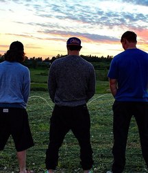 the boys pee in a group 5ba4f1bf9bfdc.jpg