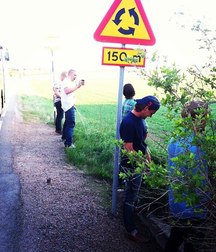 the boys pee in a group 5ba4f1d2bc41b.jpg