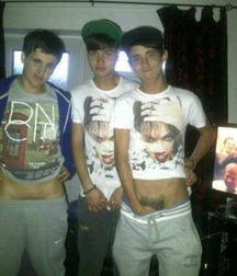 Straight Boys (funny)  5ba5e61decb2a.jpg